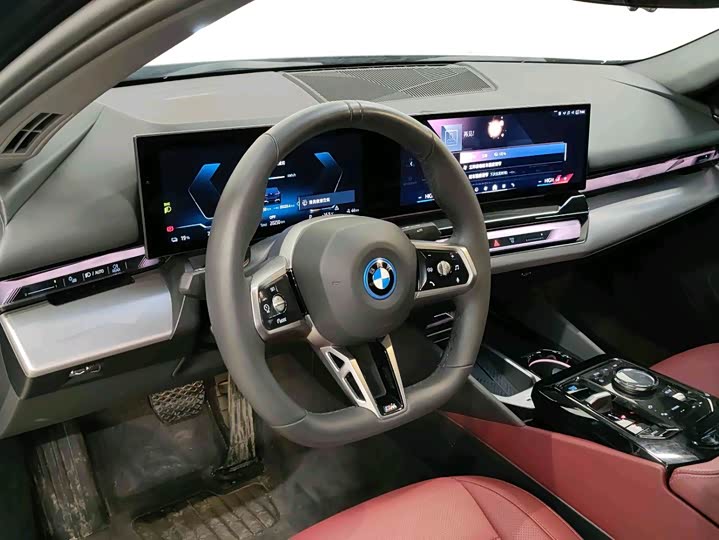 Фото 4 - BMW i5