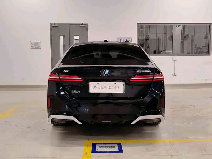 Фото 5 - BMW i5