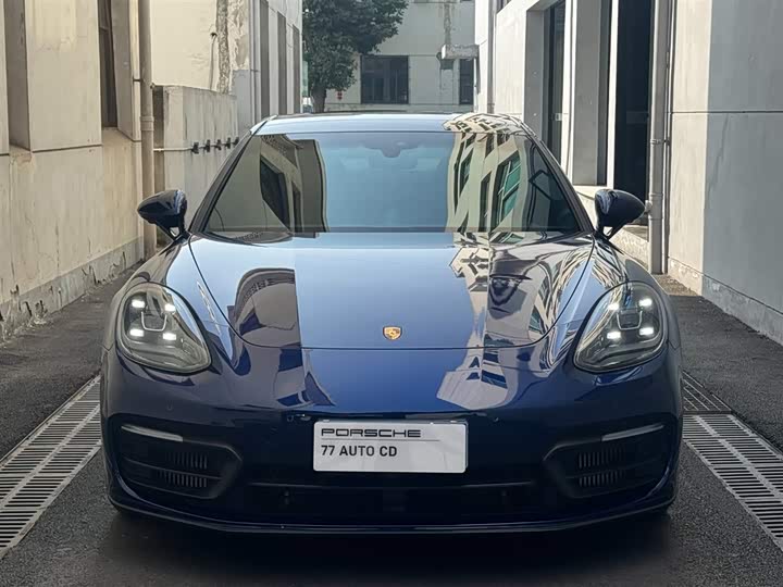 Фото 3 - Porsche Panamera