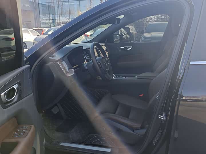 Фото 4 - Volvo XC60 Hybrid