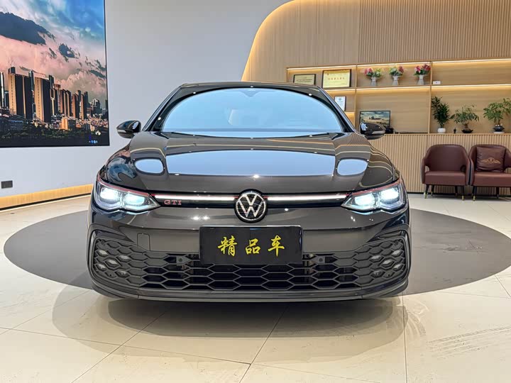 Фото 2 - Volkswagen Golf GTI