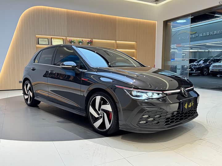 Фото 3 - Volkswagen Golf GTI