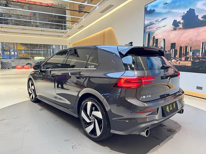 Фото 5 - Volkswagen Golf GTI