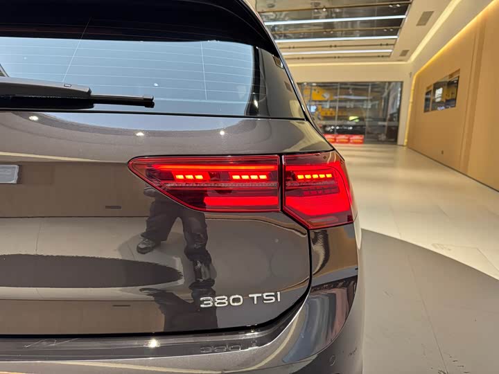 Фото 8 - Volkswagen Golf GTI