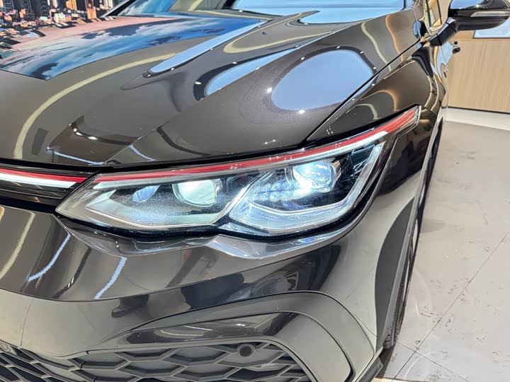 Фото 9 - Volkswagen Golf GTI