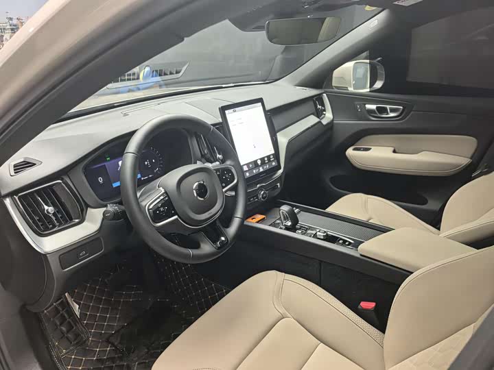 Фото 4 - Volvo XC60