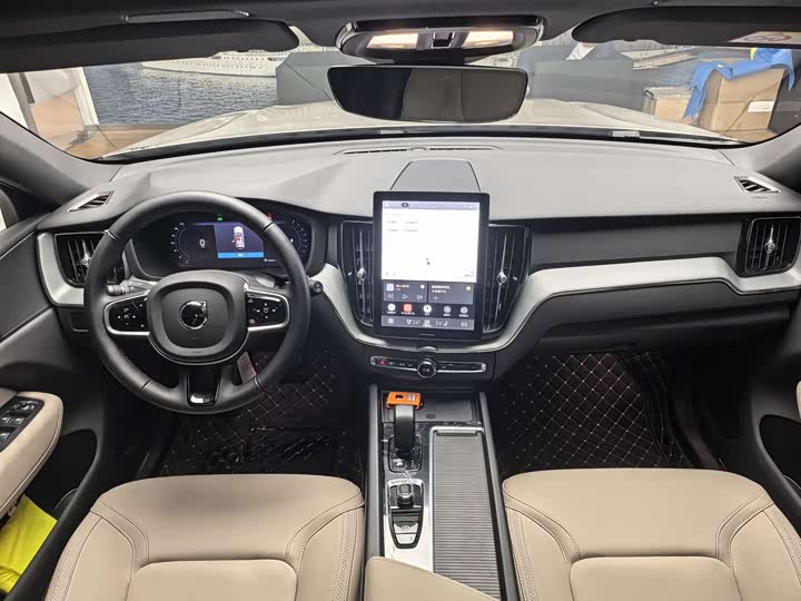 Фото 8 - Volvo XC60