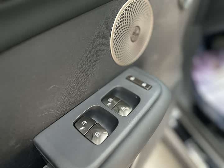 Фото 7 - Toyota bZ3X