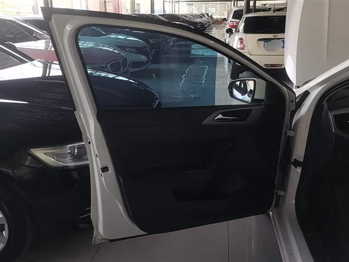 Фото 7 - Volkswagen Polo