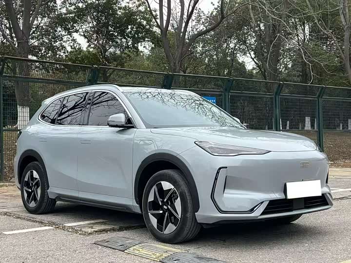 Фото 3 - Geely Galaxy E5