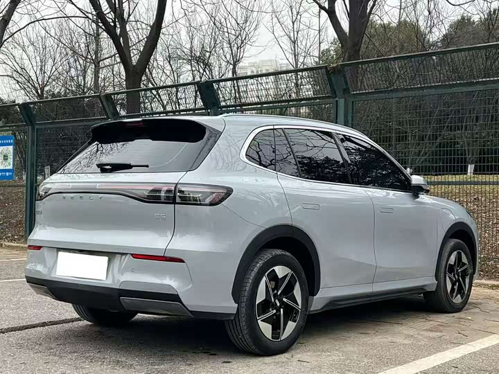 Фото 7 - Geely Galaxy E5