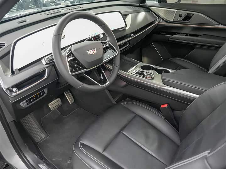 Фото 8 - Cadillac XT5