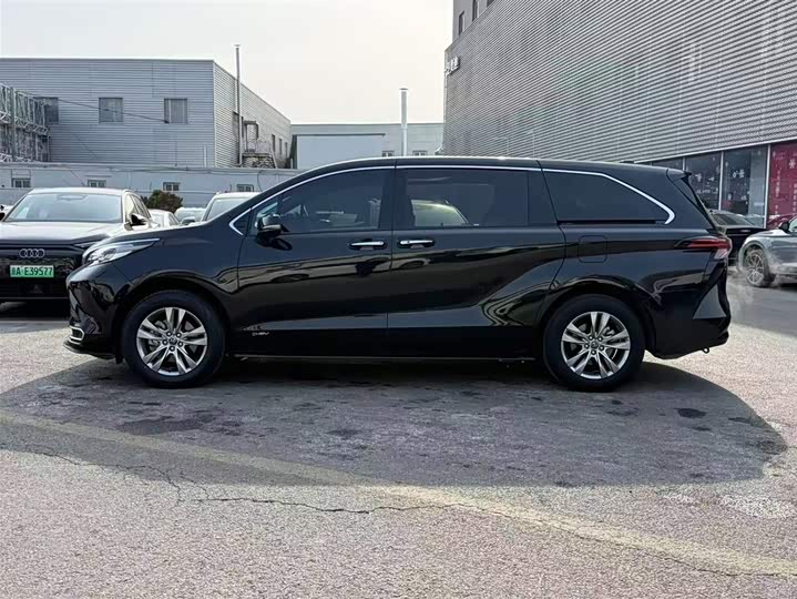 Фото 2 - Toyota Sienna