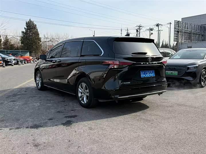 Фото 3 - Toyota Sienna