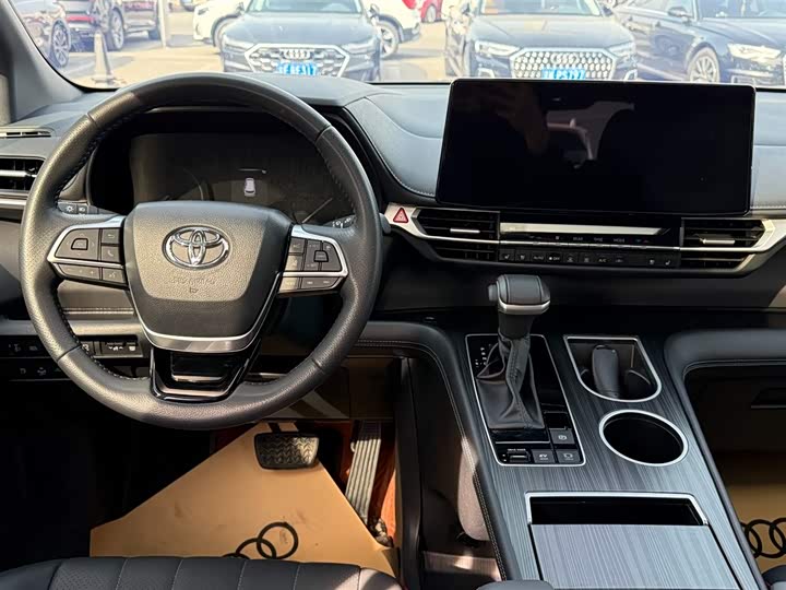 Фото 9 - Toyota Sienna