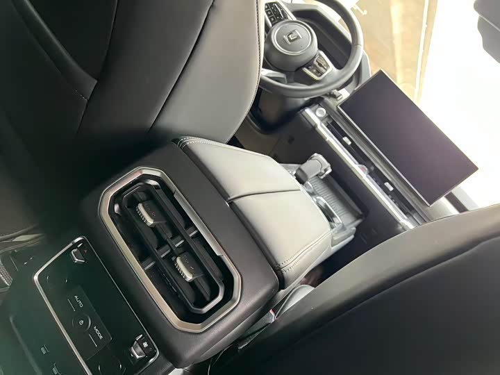 Фото 8 - Tank 400