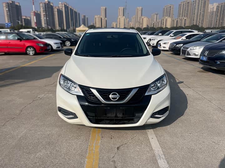 Фото 2 - Nissan Tiida