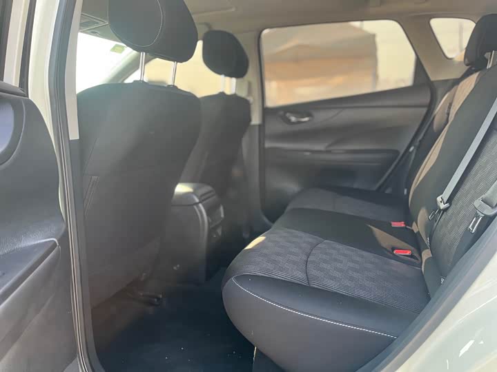 Фото 5 - Nissan Tiida