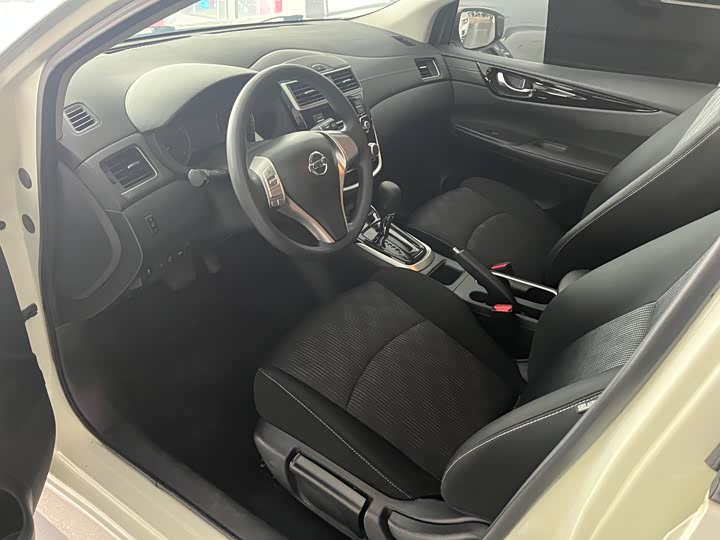 Фото 9 - Nissan Tiida