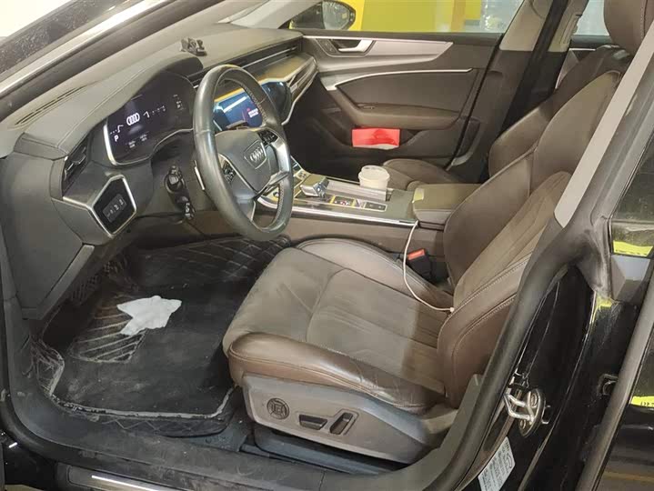 Фото 9 - Audi A7L