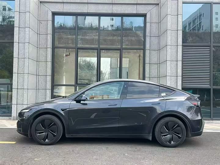 Фото 3 - Tesla Model Y