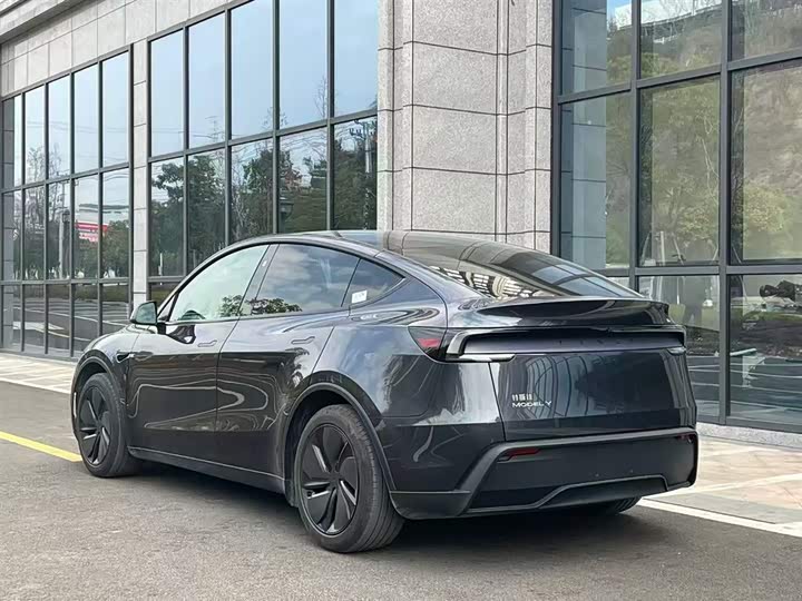 Фото 8 - Tesla Model Y