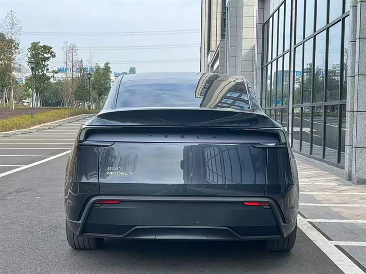 Фото 9 - Tesla Model Y