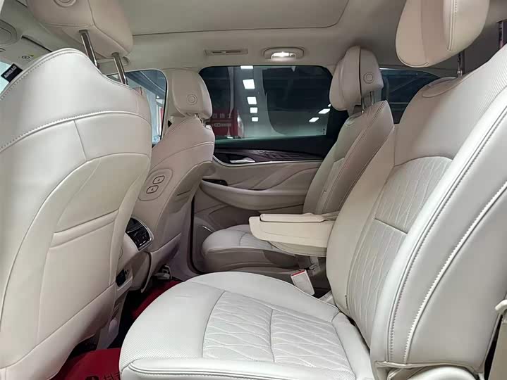 Фото 8 - Buick Enclave