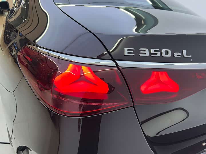 Фото 8 - Mercedes-Benz E-Class Hybrid