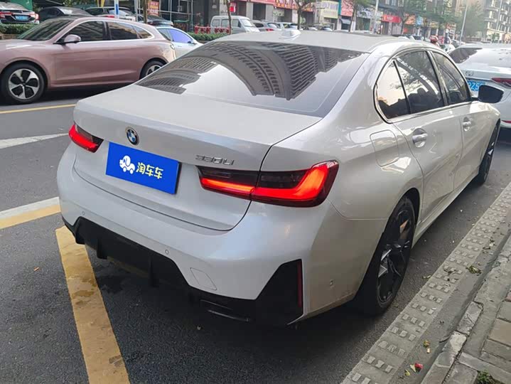 Photo 3 - BMW 3 Series