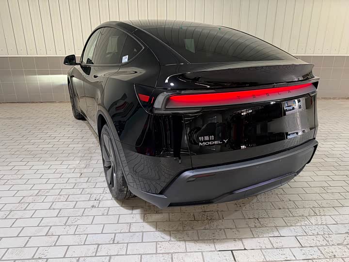 Фото 6 - Tesla Model Y