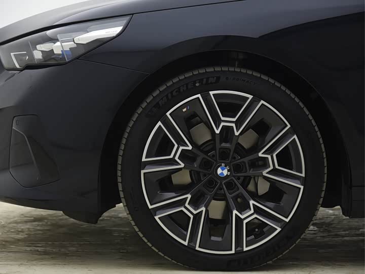 Фото 3 - BMW 5 Series