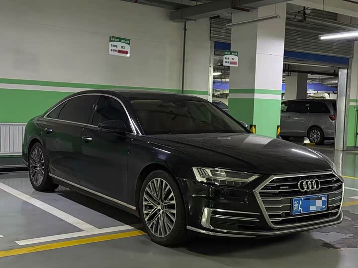 Фото 2 - Audi A8