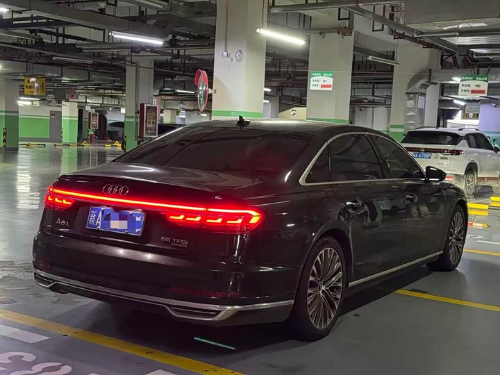 Фото 5 - Audi A8