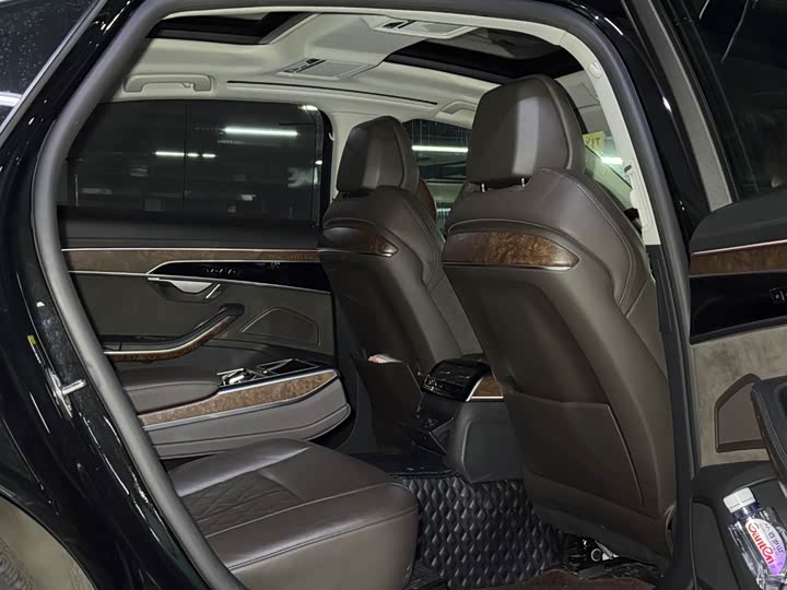 Фото 7 - Audi A8