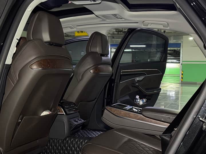 Фото 8 - Audi A8