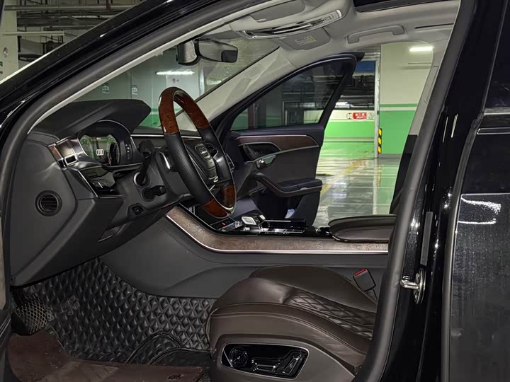 Фото 9 - Audi A8