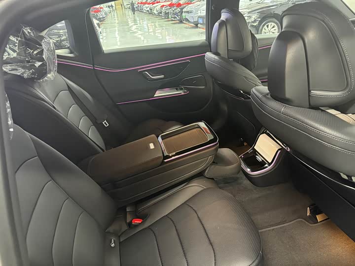 Photo 9 - Mercedes-Benz E-Class