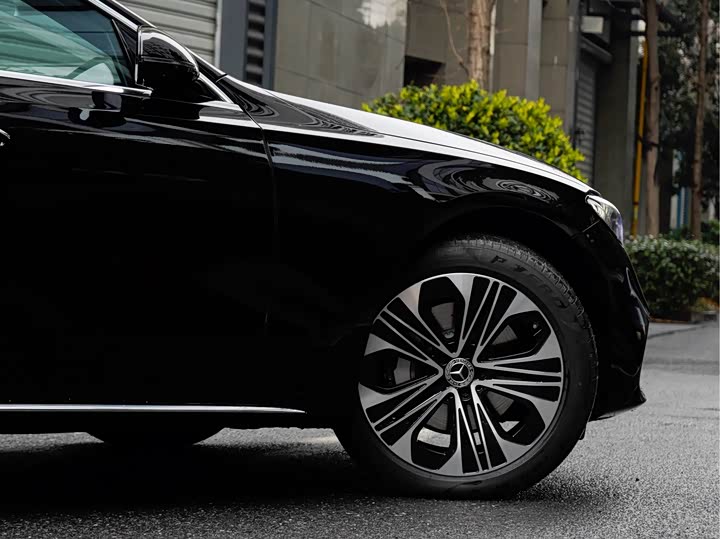 Photo 6 - Mercedes-Benz E-Class