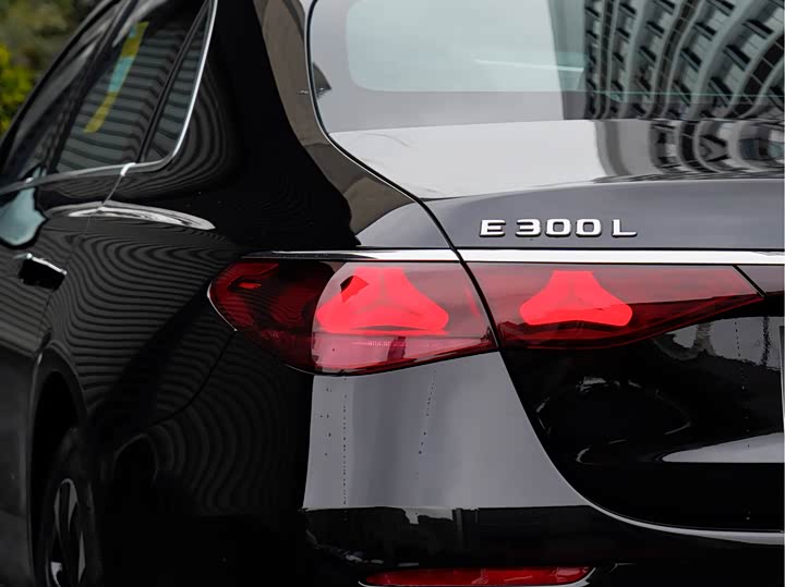 Photo 7 - Mercedes-Benz E-Class