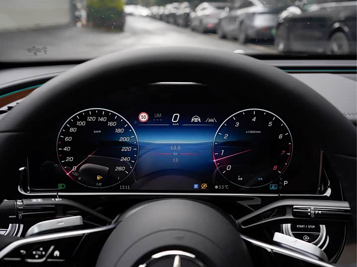 Photo 9 - Mercedes-Benz E-Class