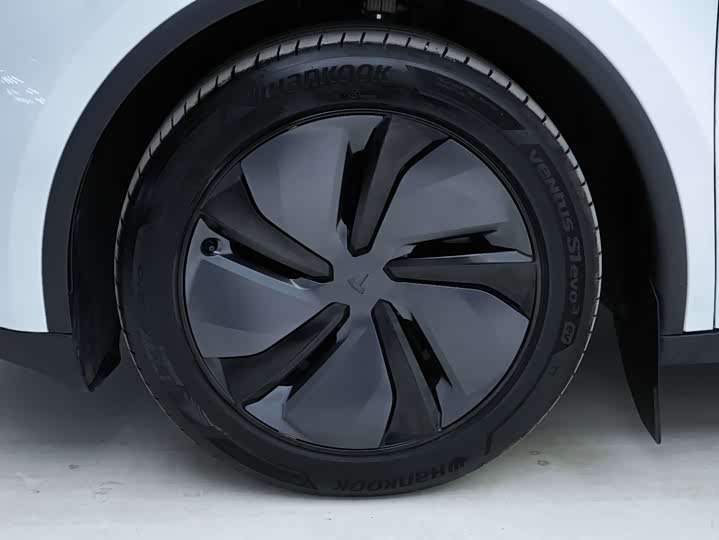 Фото 6 - Tesla Model Y