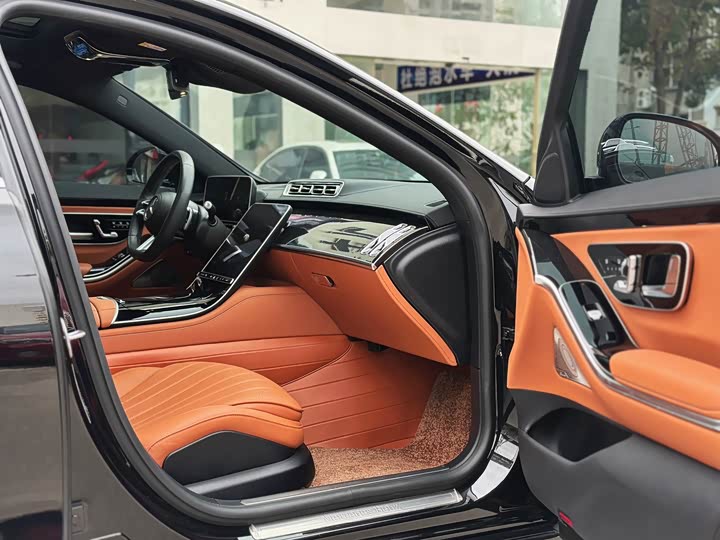 Photo 9 - Mercedes-Benz S-Class