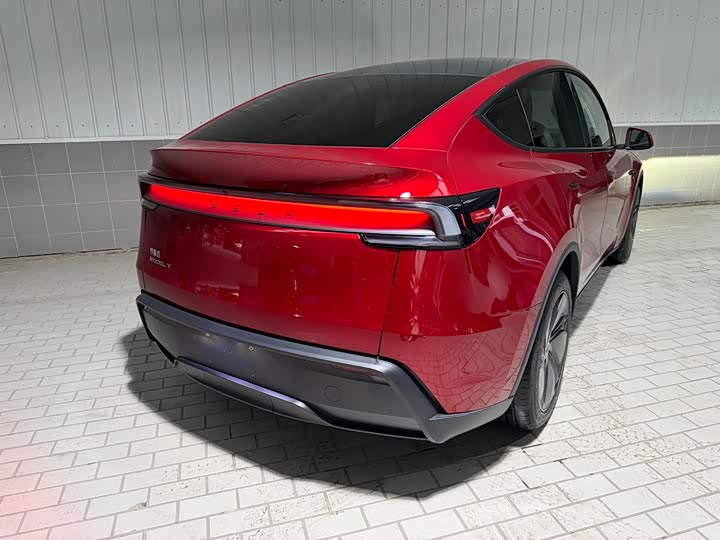 Photo 5 - Tesla Model Y