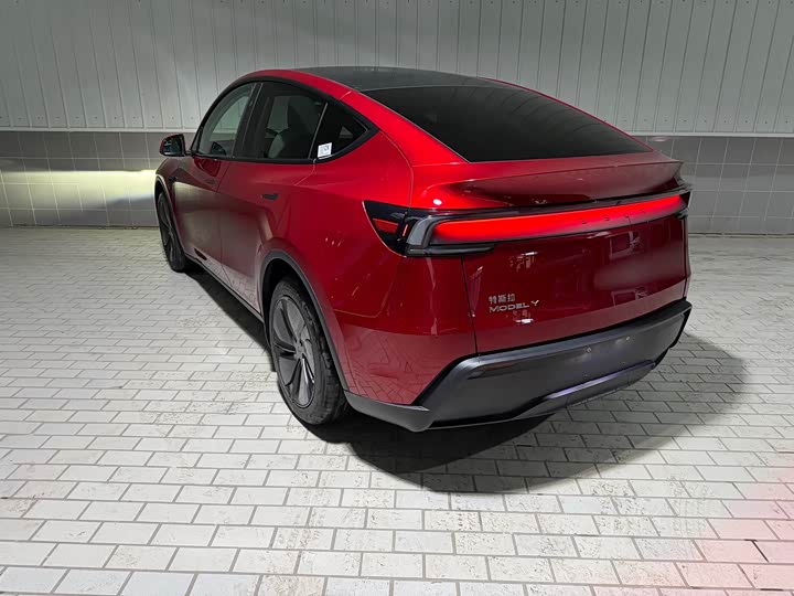 Photo 6 - Tesla Model Y