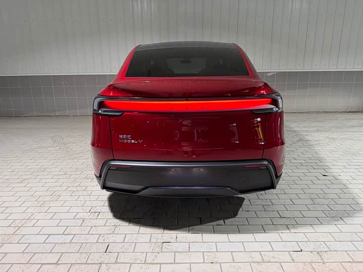 Photo 7 - Tesla Model Y