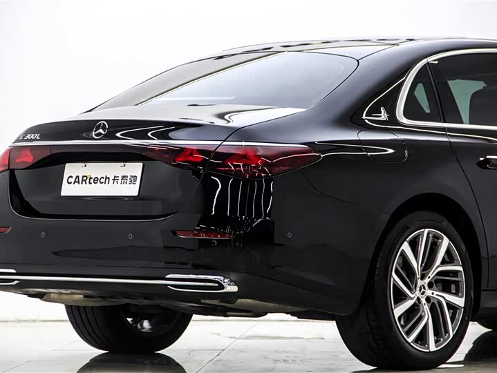 Photo 8 - Mercedes-Benz E-Class