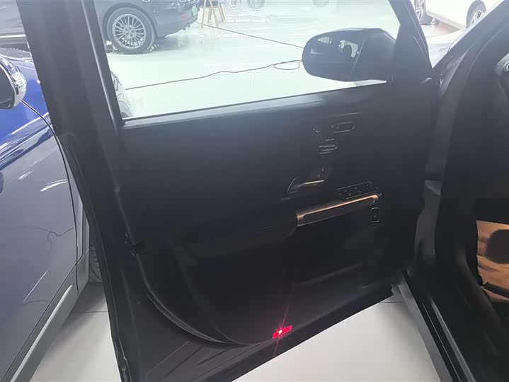 Фото 7 - Mercedes-Benz EQB