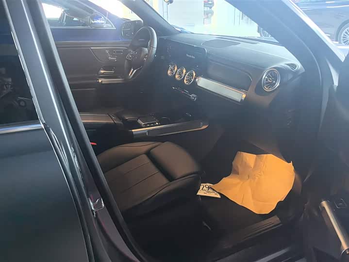 Фото 8 - Mercedes-Benz EQB