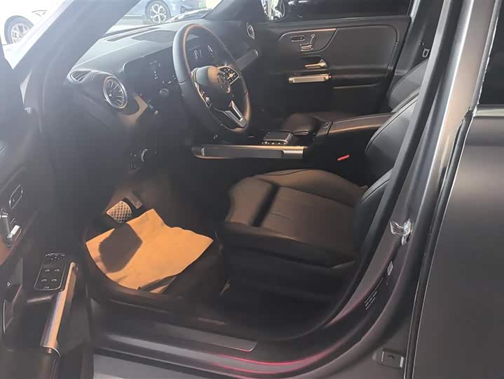 Фото 9 - Mercedes-Benz EQB